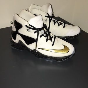 NWOB Nike LEBRON XIII